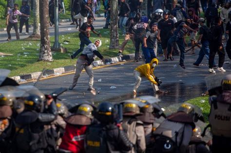 Rempang riot: Between land acquisition and human rights.